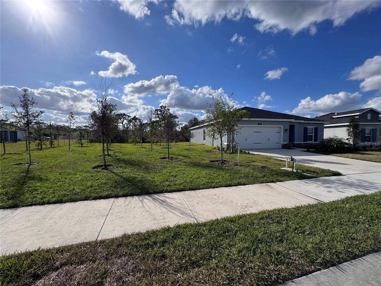 Bradenton, FL 34212,912 172ND CT E