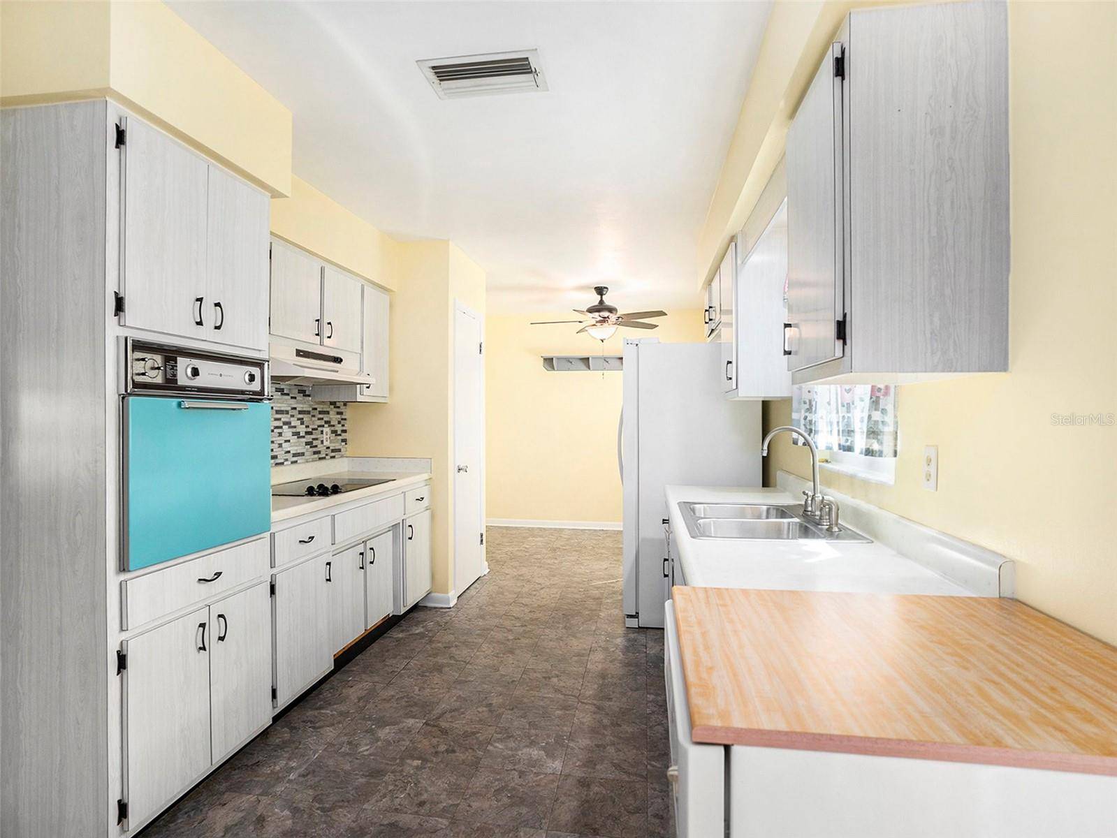 Largo, FL 33770,989 6TH AVE NE