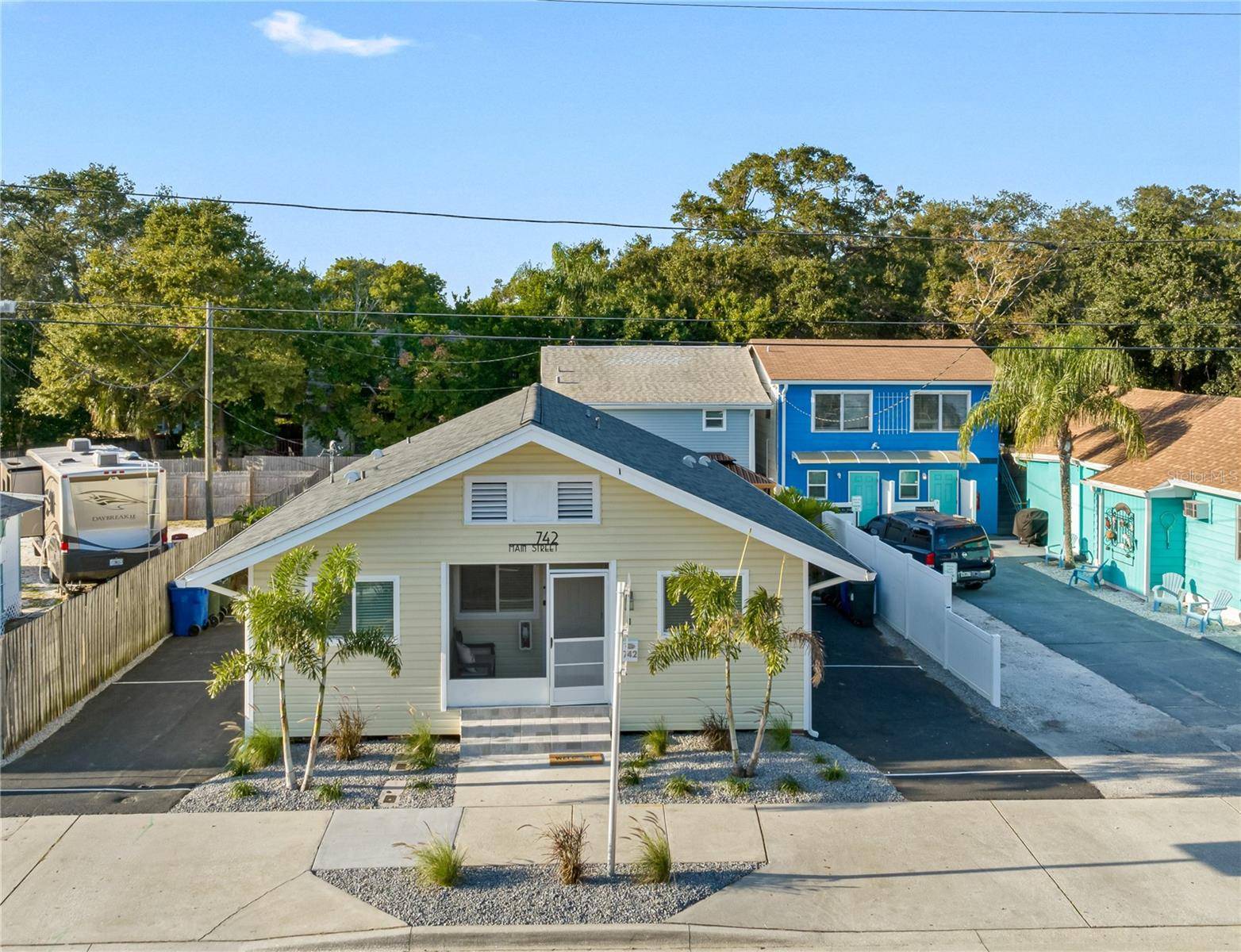 Dunedin, FL 34698,742 MAIN ST