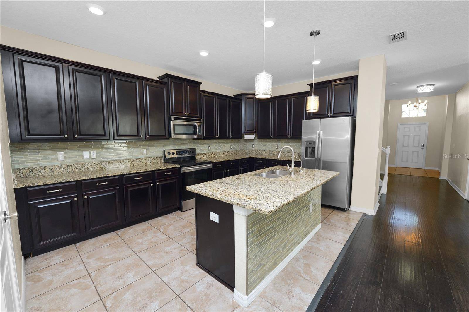 Land O Lakes, FL 34638,18398 AYLESBURY LN