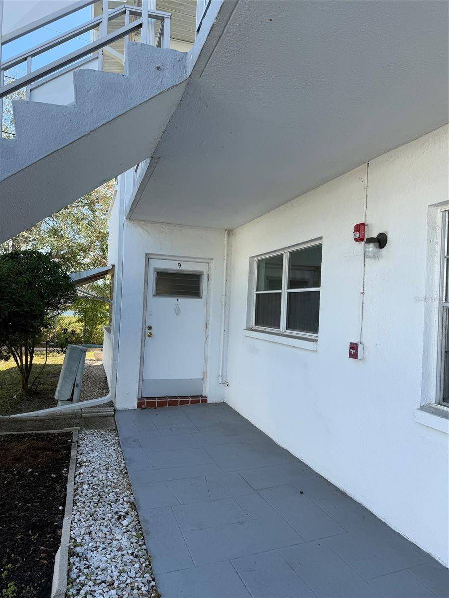 St Petersburg, FL 33714,5895 18TH ST N #9