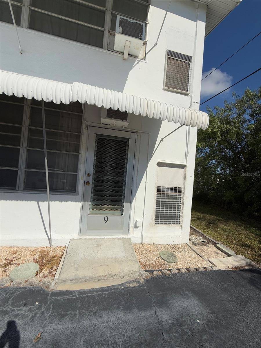 St Petersburg, FL 33714,5895 18TH ST N #9