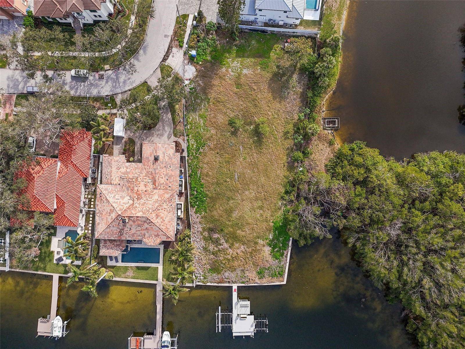 St Petersburg, FL 33704,990 BAYVIEW PL NE