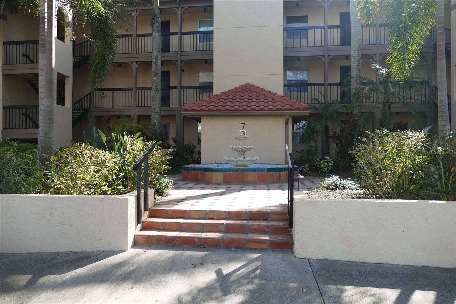 Clearwater, FL 33762,2400 FEATHER SOUND DR #717