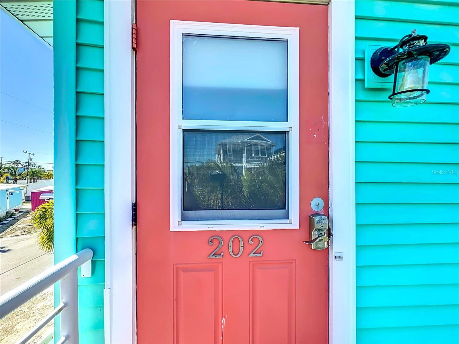 Bradenton Beach, FL 34217,308 2ND ST N #202