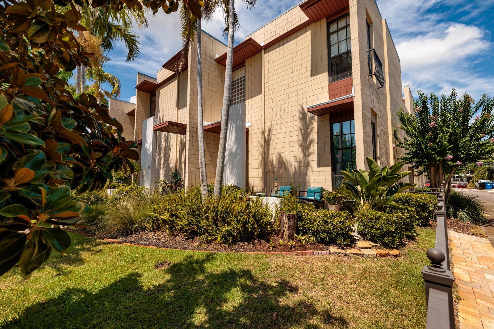 St Petersburg, FL 33701,707 HIGHLAND ST N