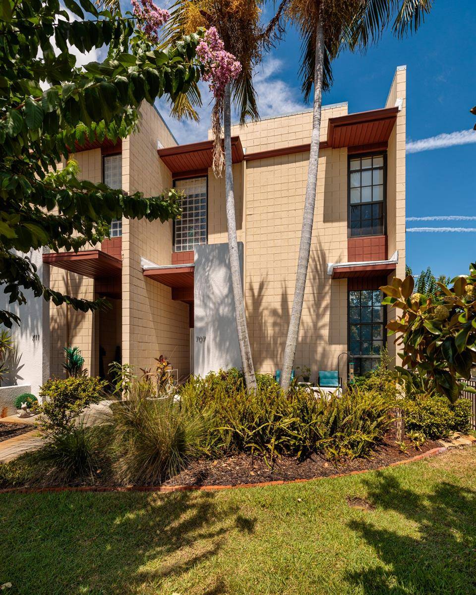 St Petersburg, FL 33701,707 HIGHLAND ST N