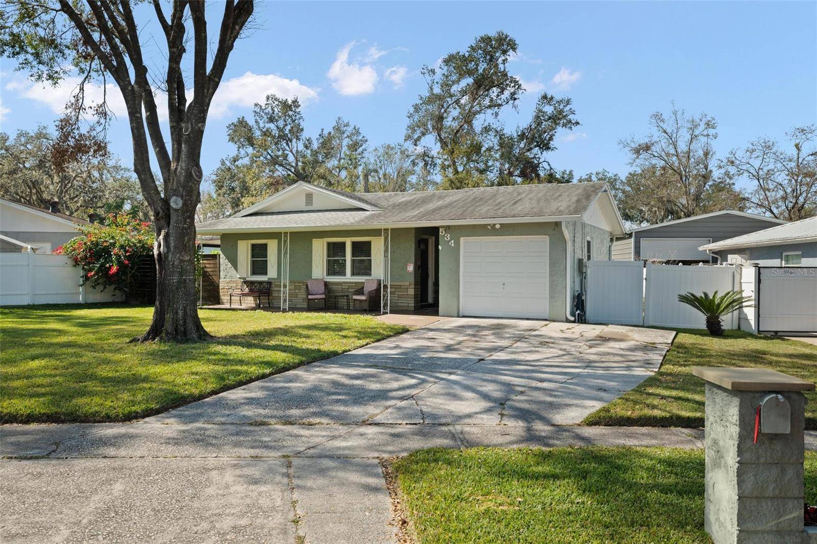 Brandon, FL 33510,534 ROBIN HILL CIR