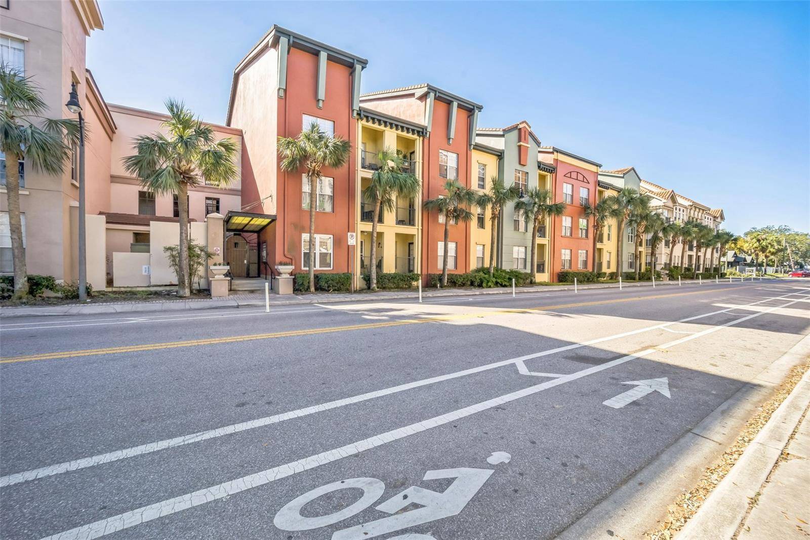 Tampa, FL 33609,2402 W AZEELE ST #419