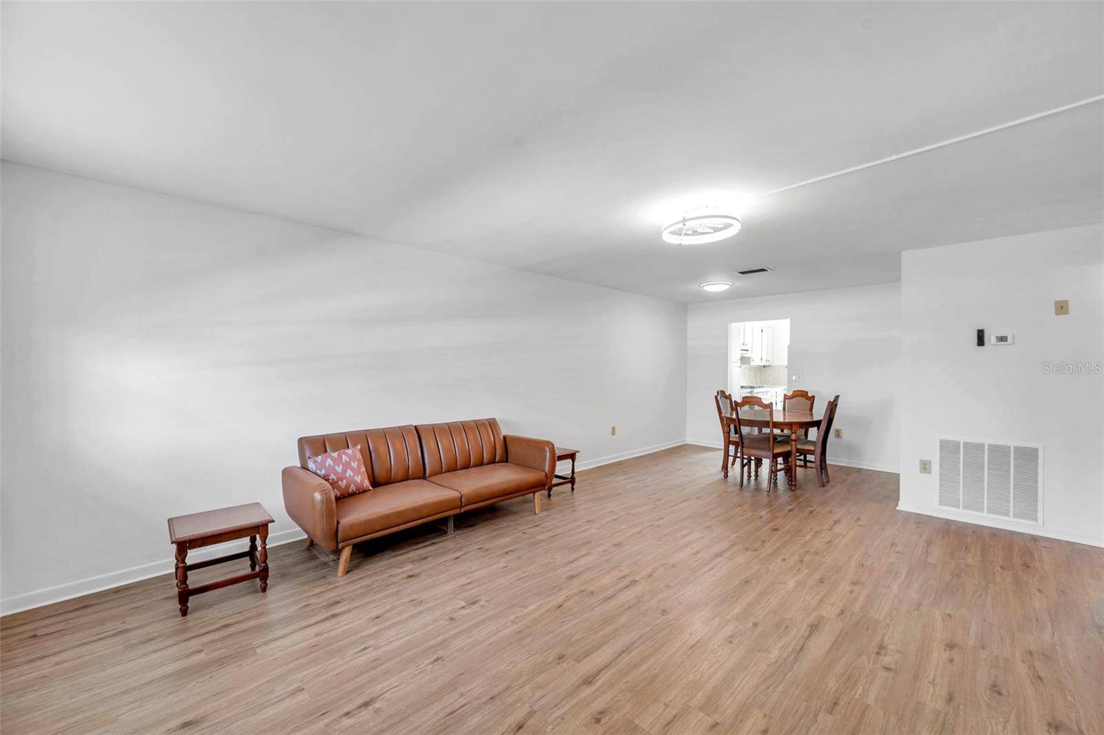 Gulfport, FL 33707,5925 SHORE BLVD S #406