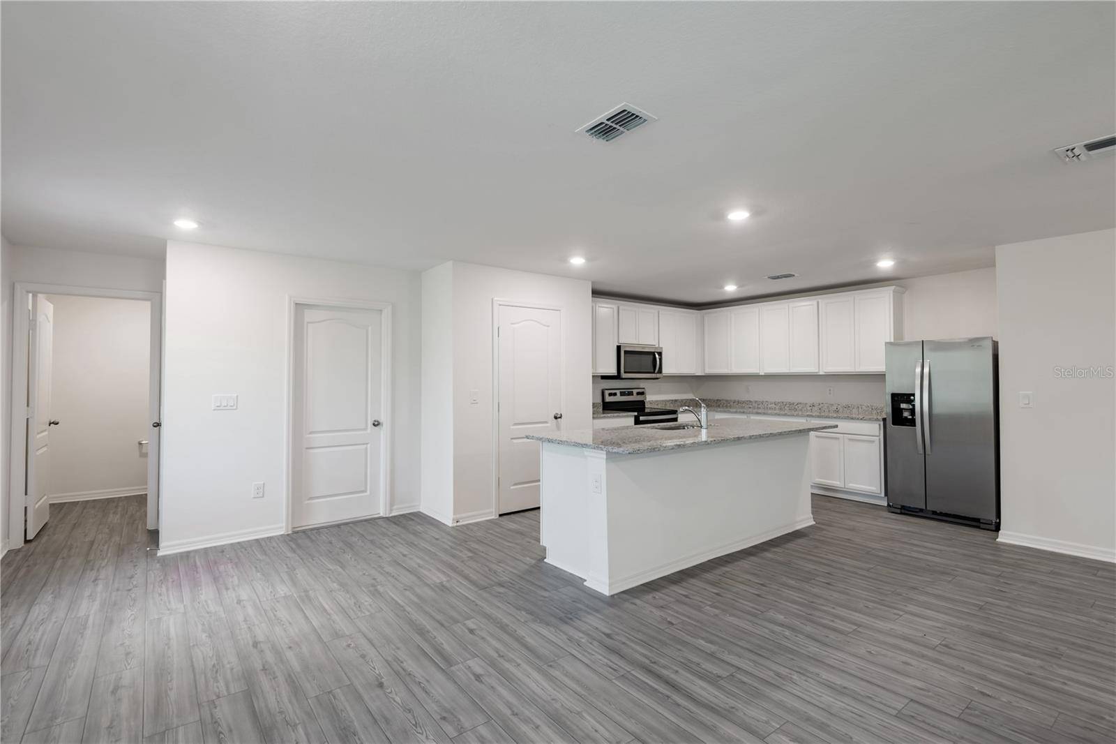 Poinciana, FL 34759,571 BAY LEAF DR