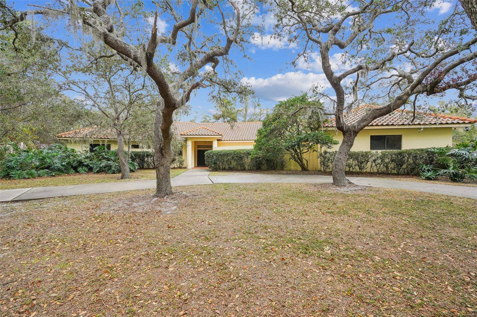 Brandon, FL 33511,702 CENTERBROOK DR