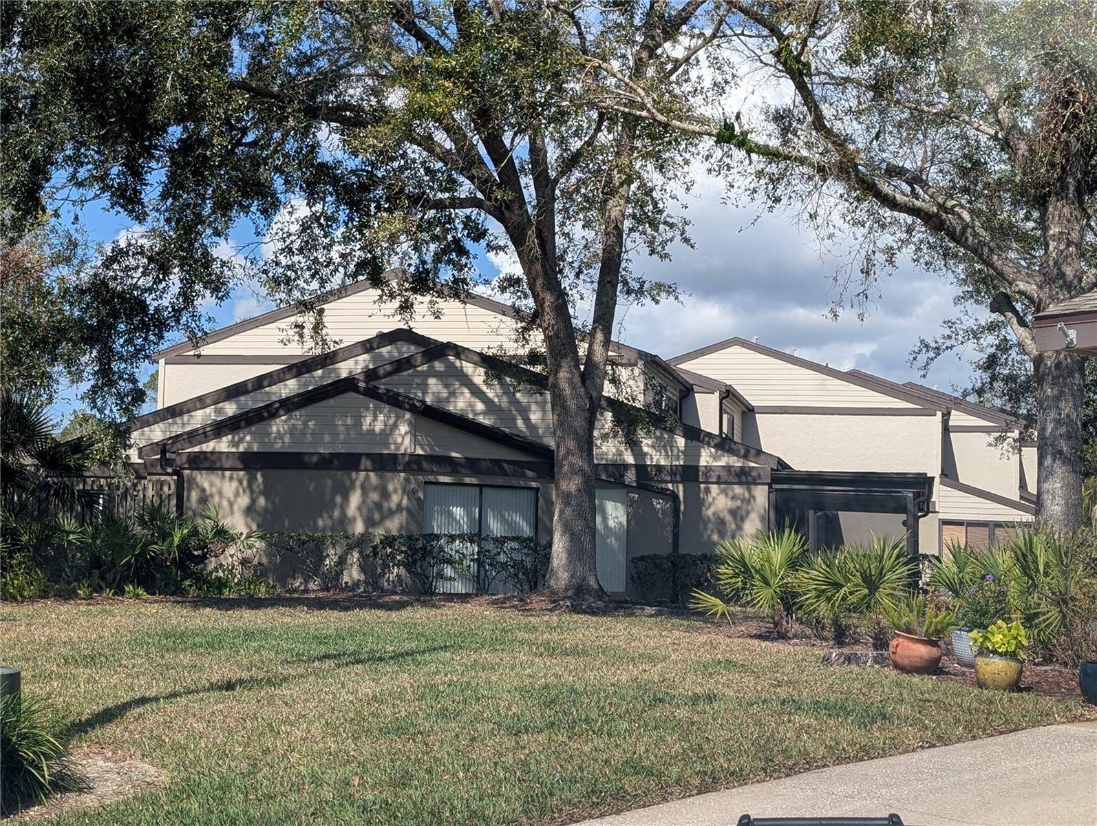 Oldsmar, FL 34677,375 WOODS LANDING TRL