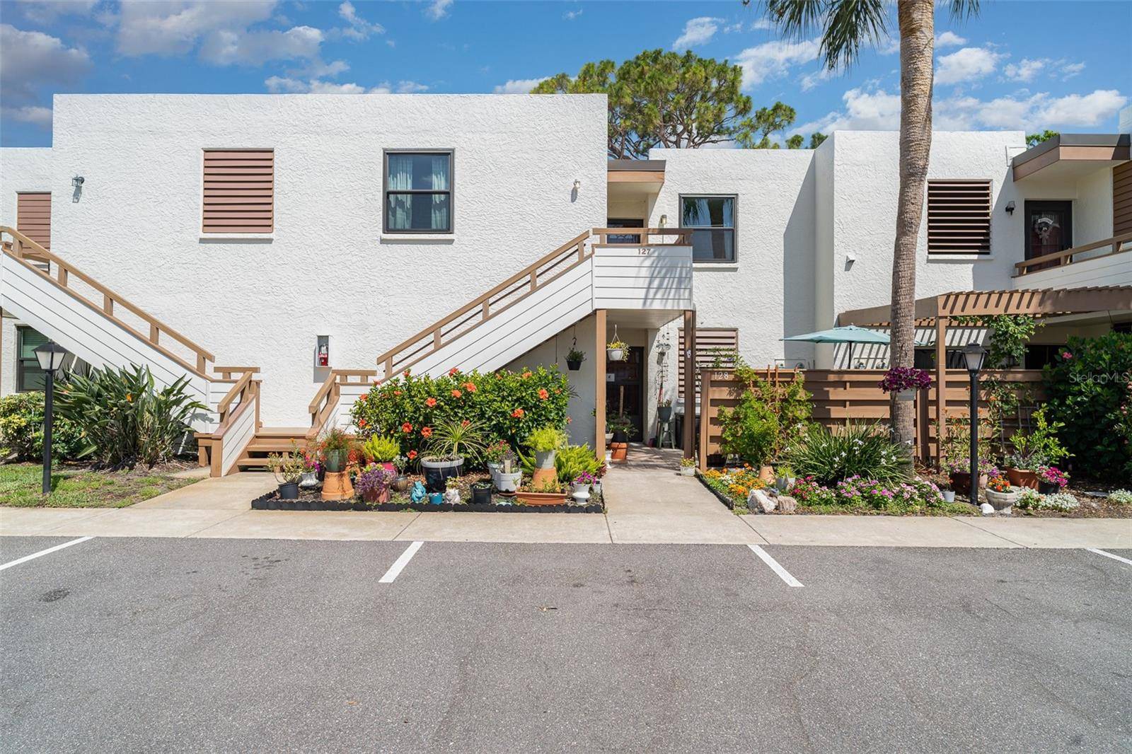 Bradenton, FL 34210,127 TIDEWATER DR #127