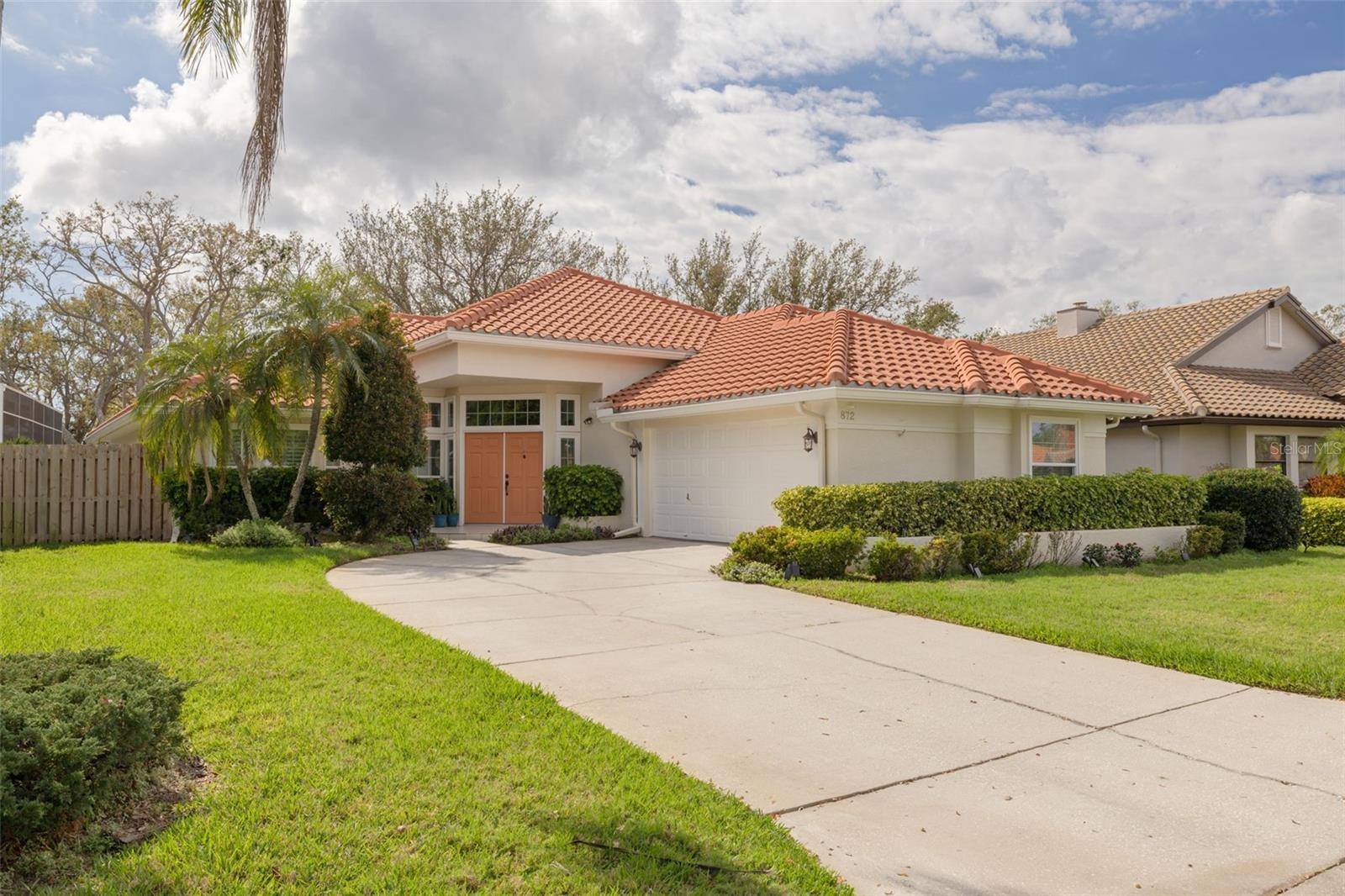 St Petersburg, FL 33703,872 LIVE OAK TER NE