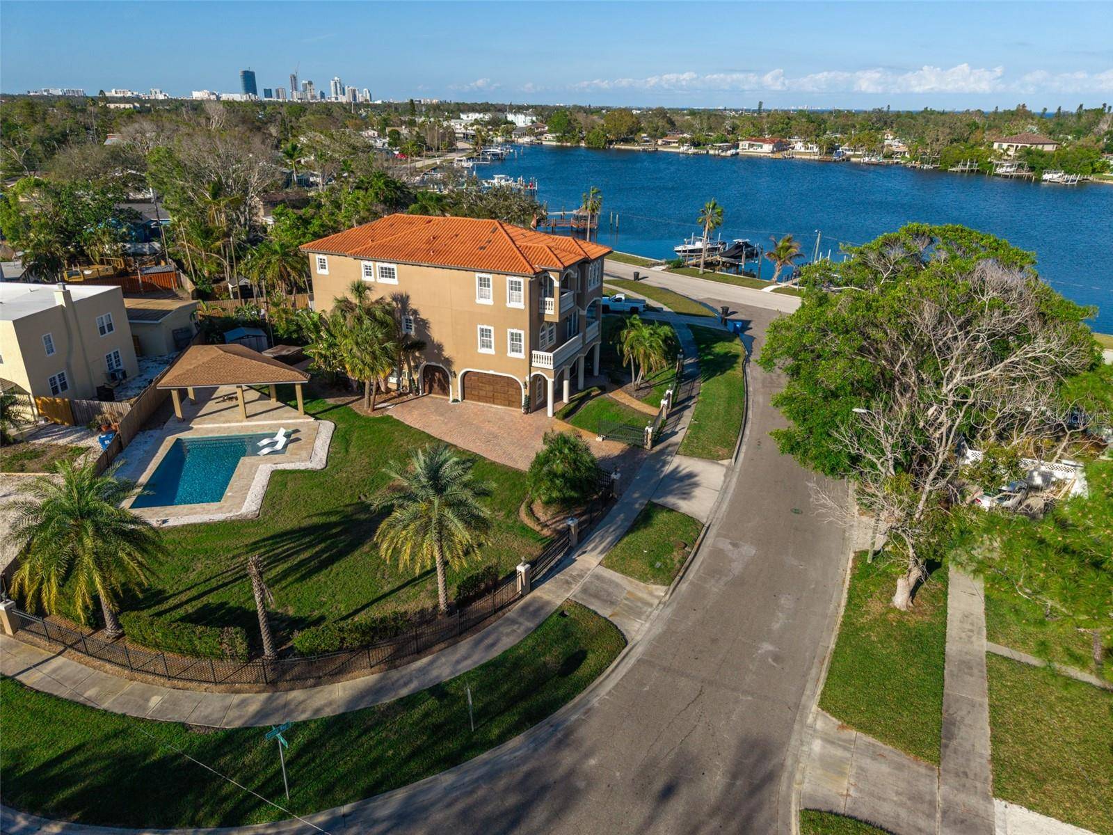 St Petersburg, FL 33705,209 CORSINO WAY S
