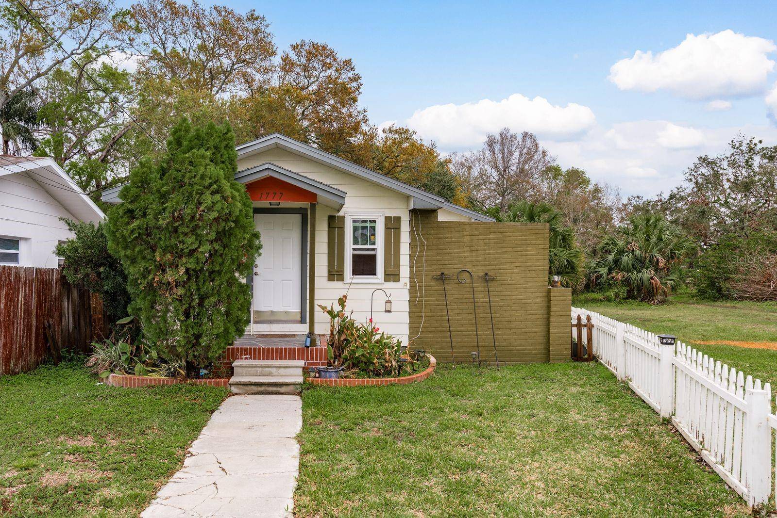 Clearwater, FL 33755,1777 APACHE TRL