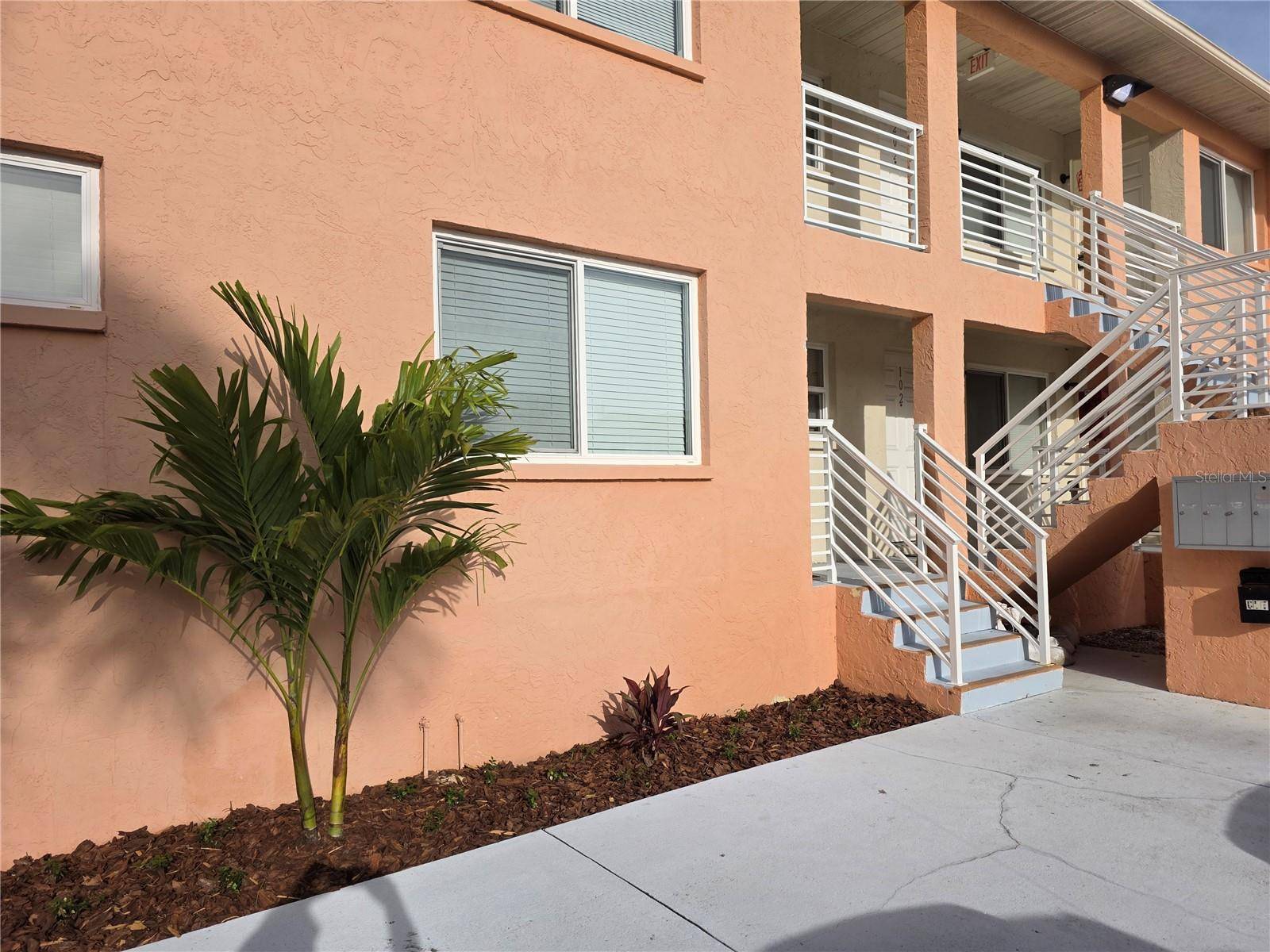 Gulfport, FL 33707,2820 DUPONT ST S #203