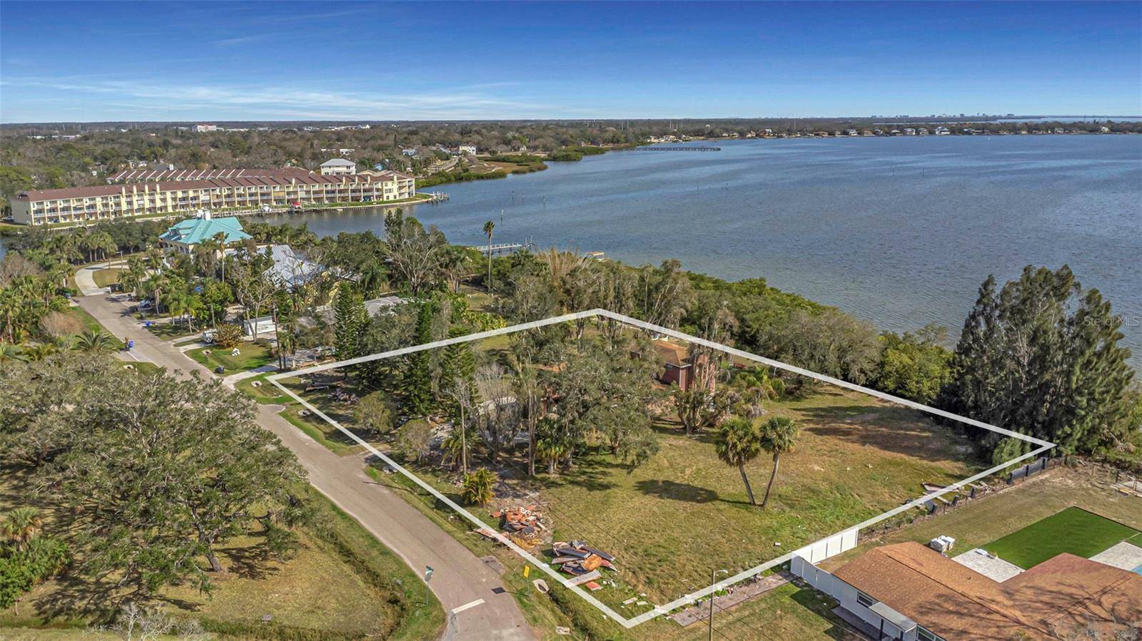 Oldsmar, FL 34677,3825 SHORE BLVD