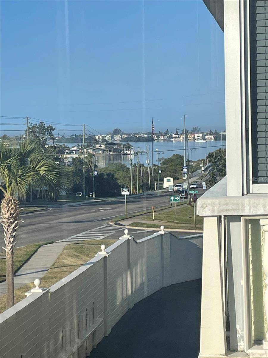 Belleair Bluffs, FL 33770,131 BLUFF VIEW DR #208