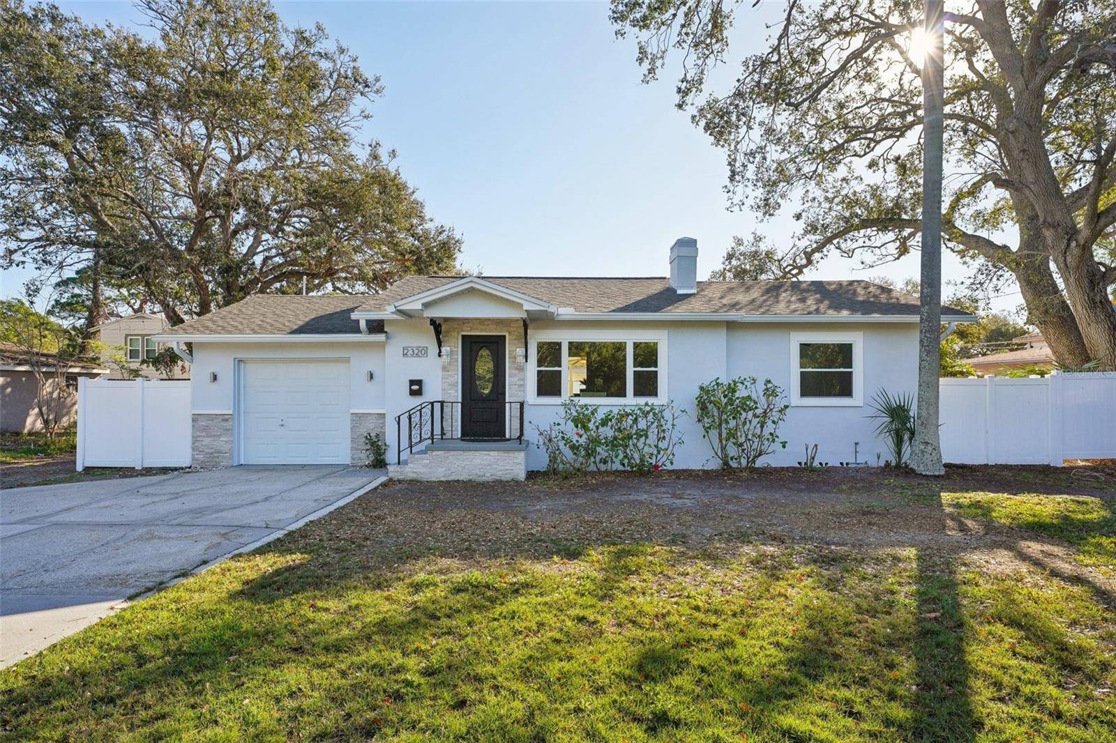 St Petersburg, FL 33705,2320 E HARBOR DR S