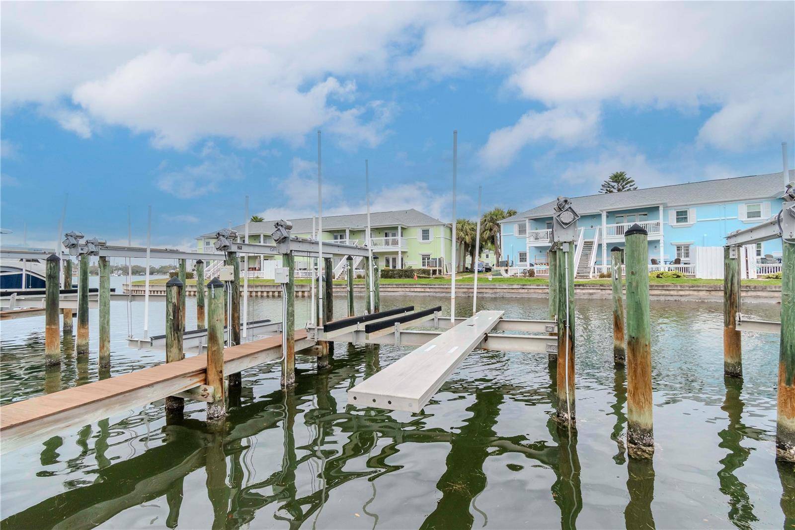 St Petersburg, FL 33705,0 BEACH DR SE #10SS