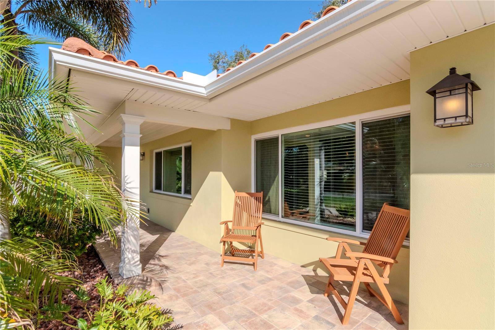 Dunedin, FL 34698,220 GARDEN CIR S