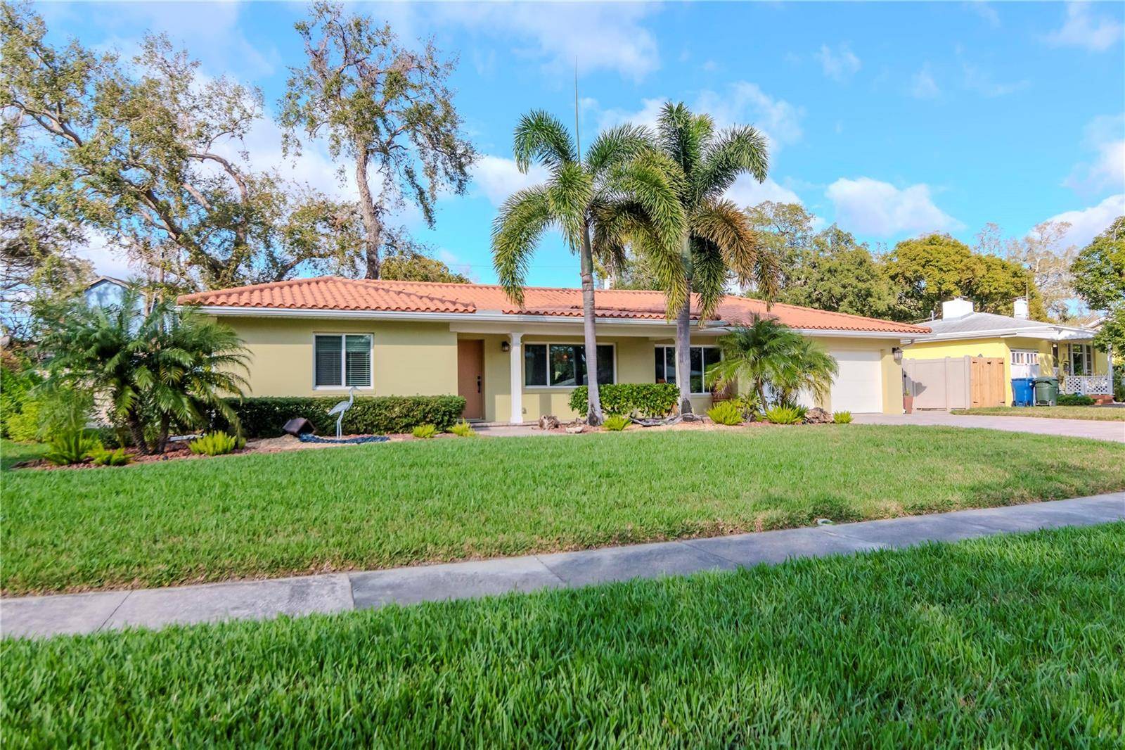 Dunedin, FL 34698,220 GARDEN CIR S