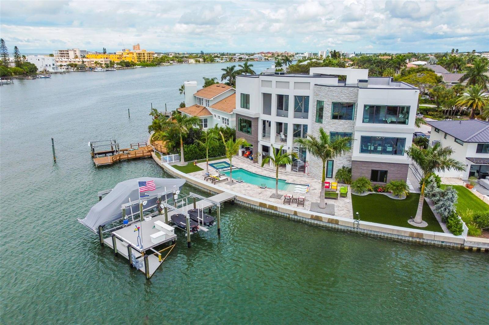 Treasure Island, FL 33706,10100 TARPON DR