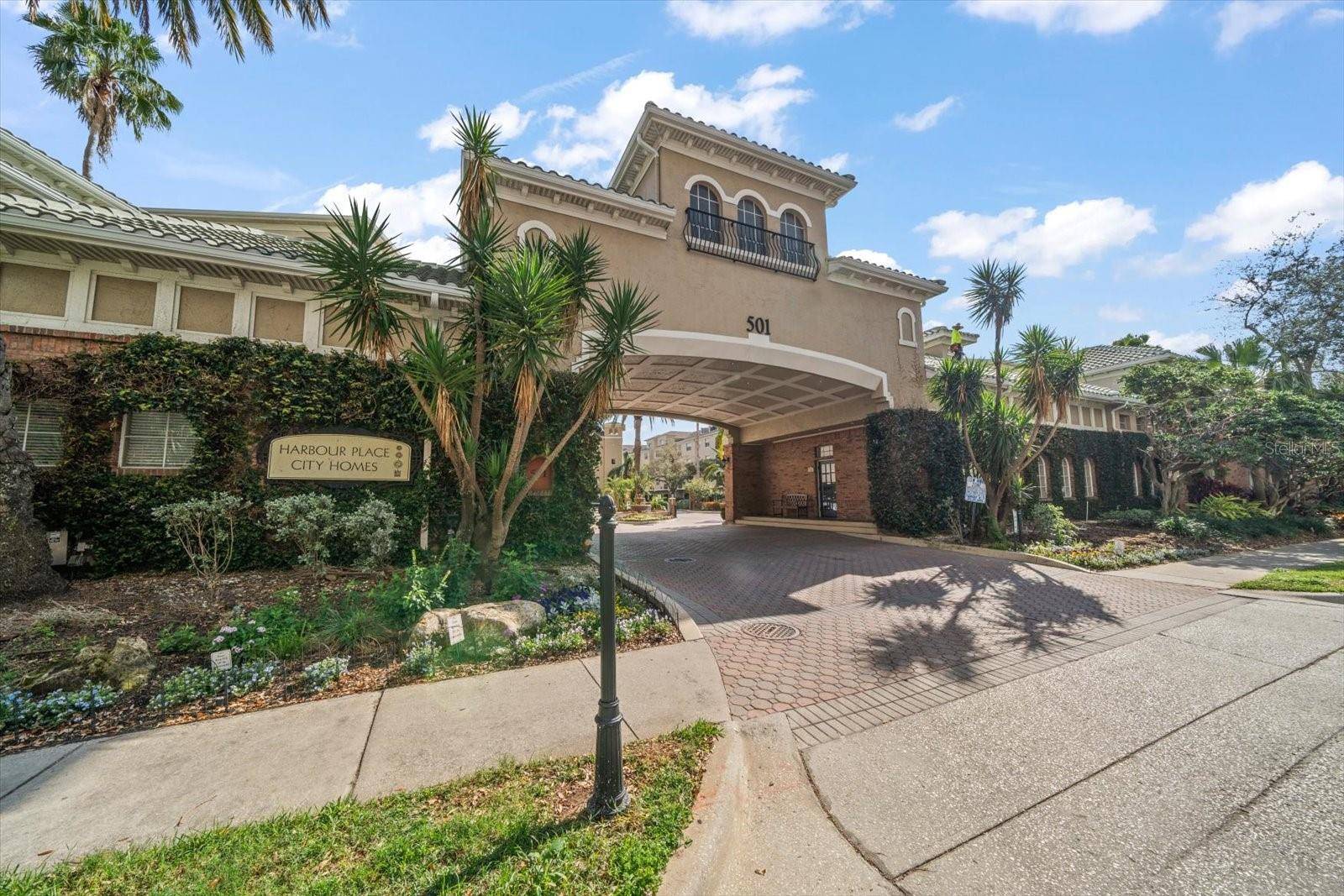 Tampa, FL 33602,501 KNIGHTS RUN AVE #2101