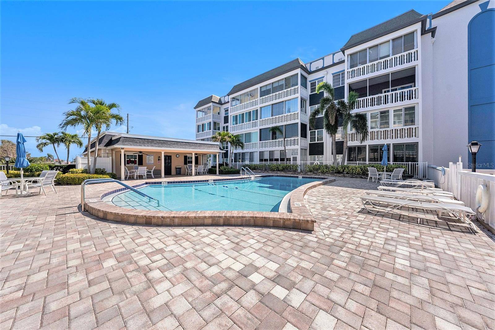 Belleair Bluffs, FL 33770,139 BLUFF VIEW DR #105