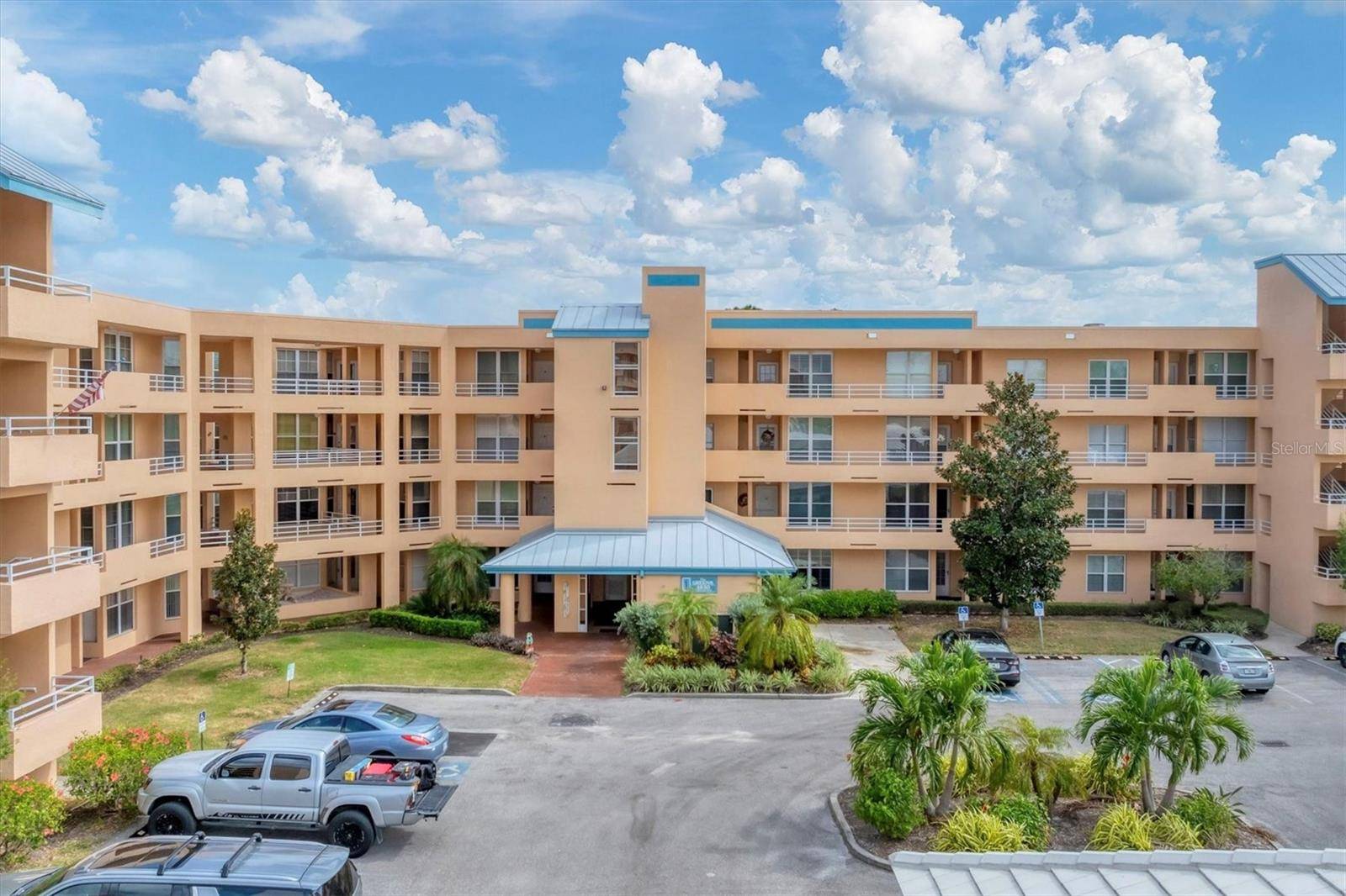 Bradenton, FL 34209,4530 PINEBROOK CIR #208