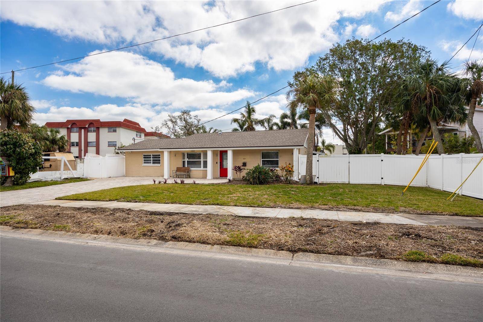 St Petersburg, FL 33703,1820 MASSACHUSETTS AVE NE