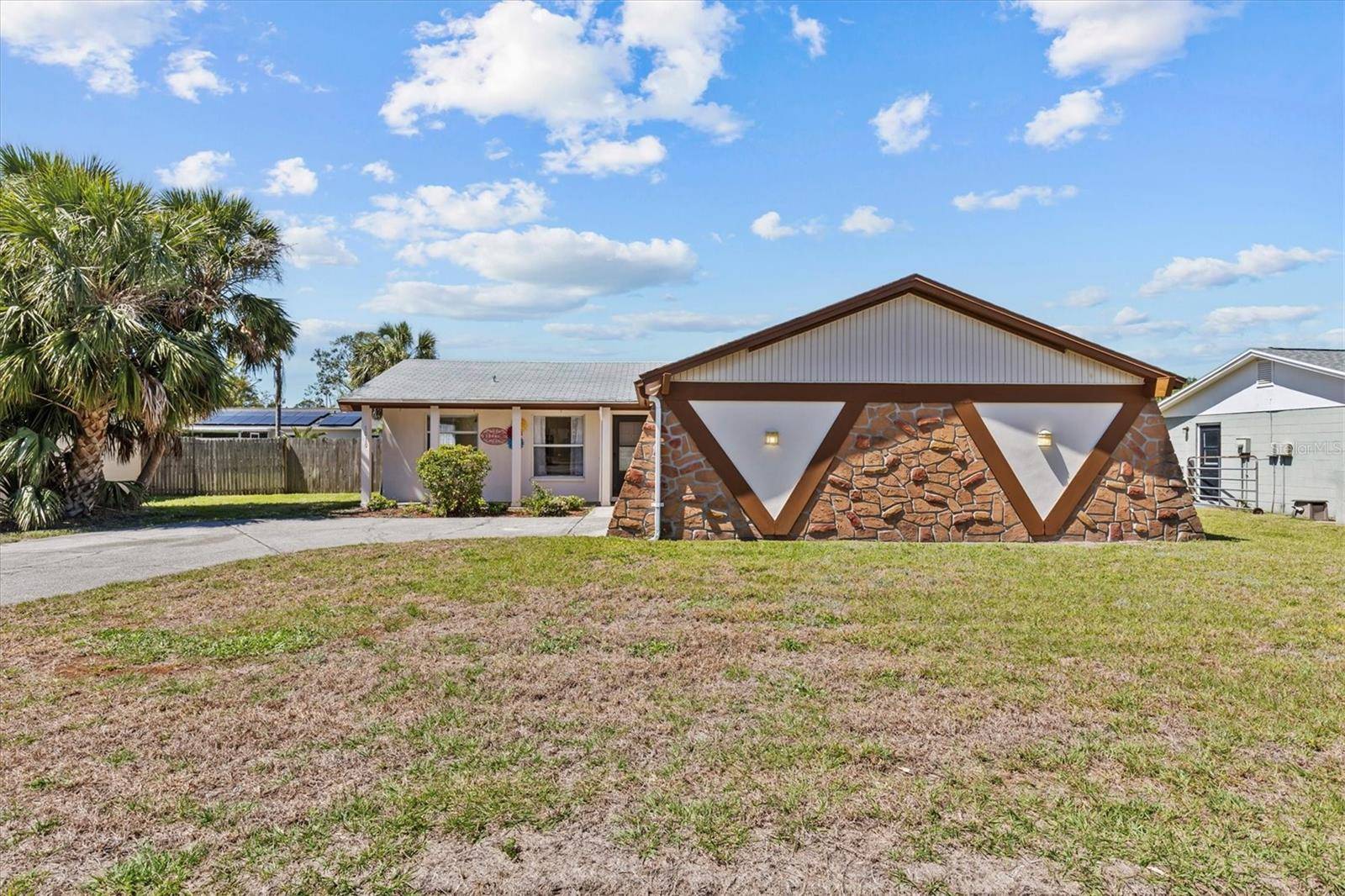 Tarpon Springs, FL 34689,1010 STONEFENCE WAY