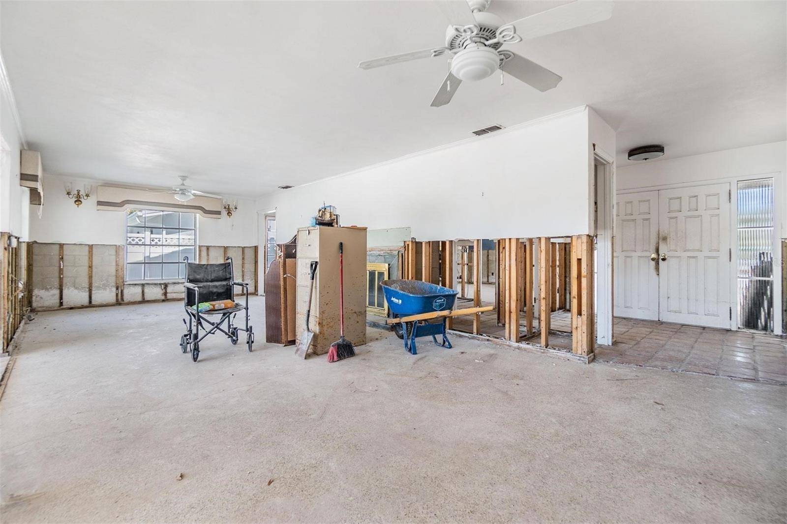Palm Harbor, FL 34683,120 CARLYLE CIR