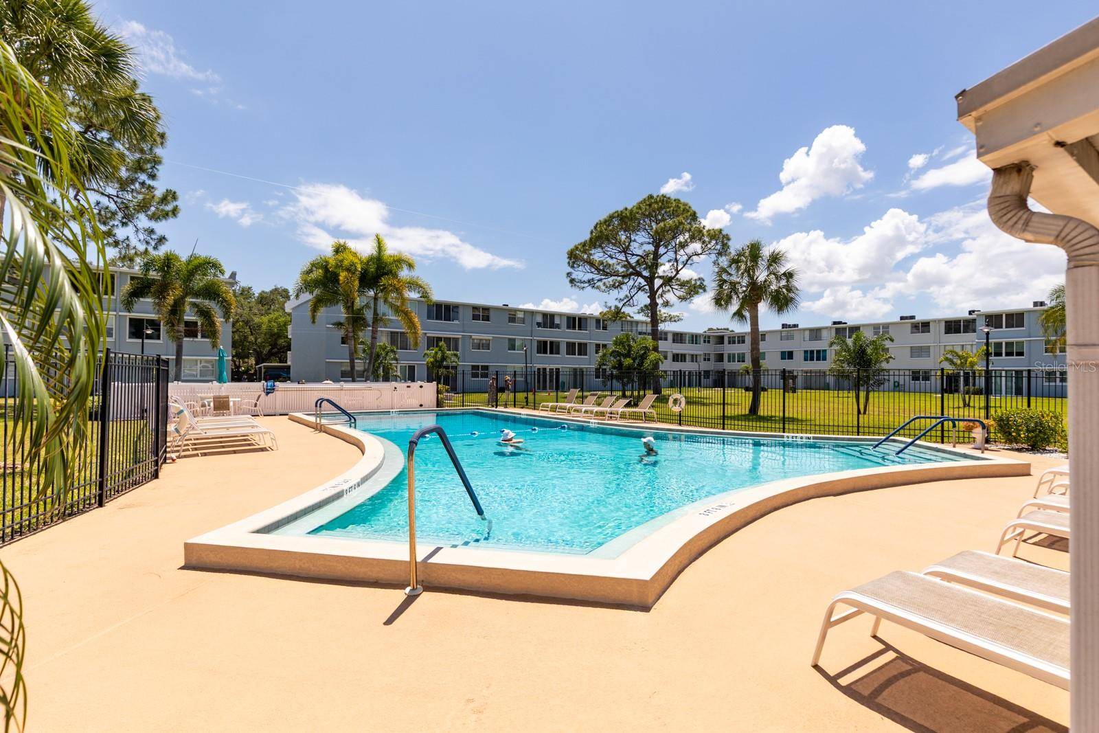 St Petersburg, FL 33703,4715 BAY ST NE #323