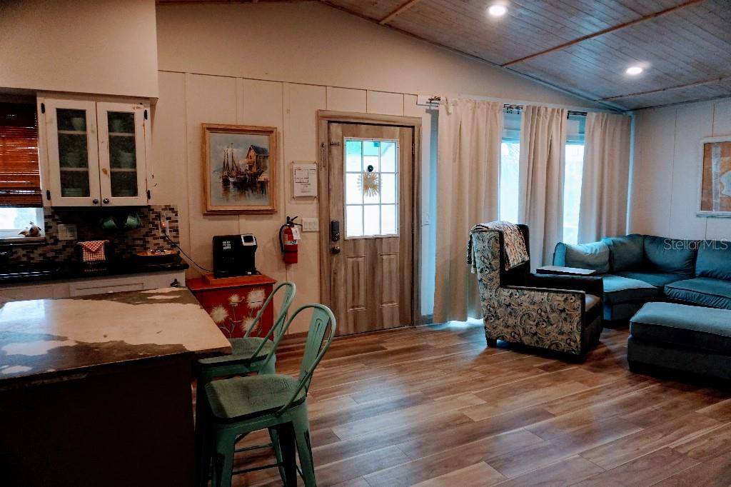 Bradenton Beach, FL 34217,2504 AVENUE B #A