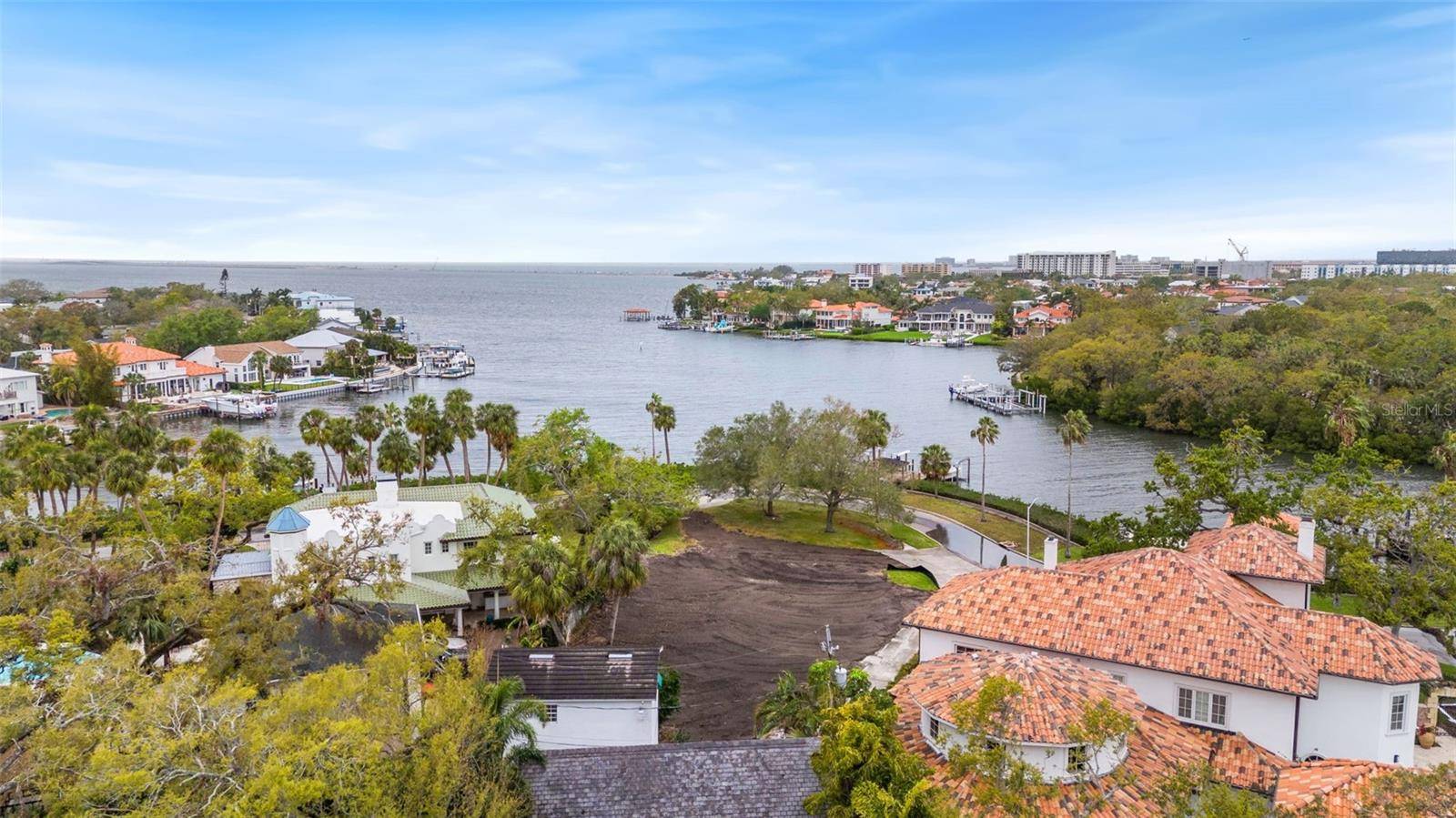 Tampa, FL 33609,824 S BAYSIDE DR