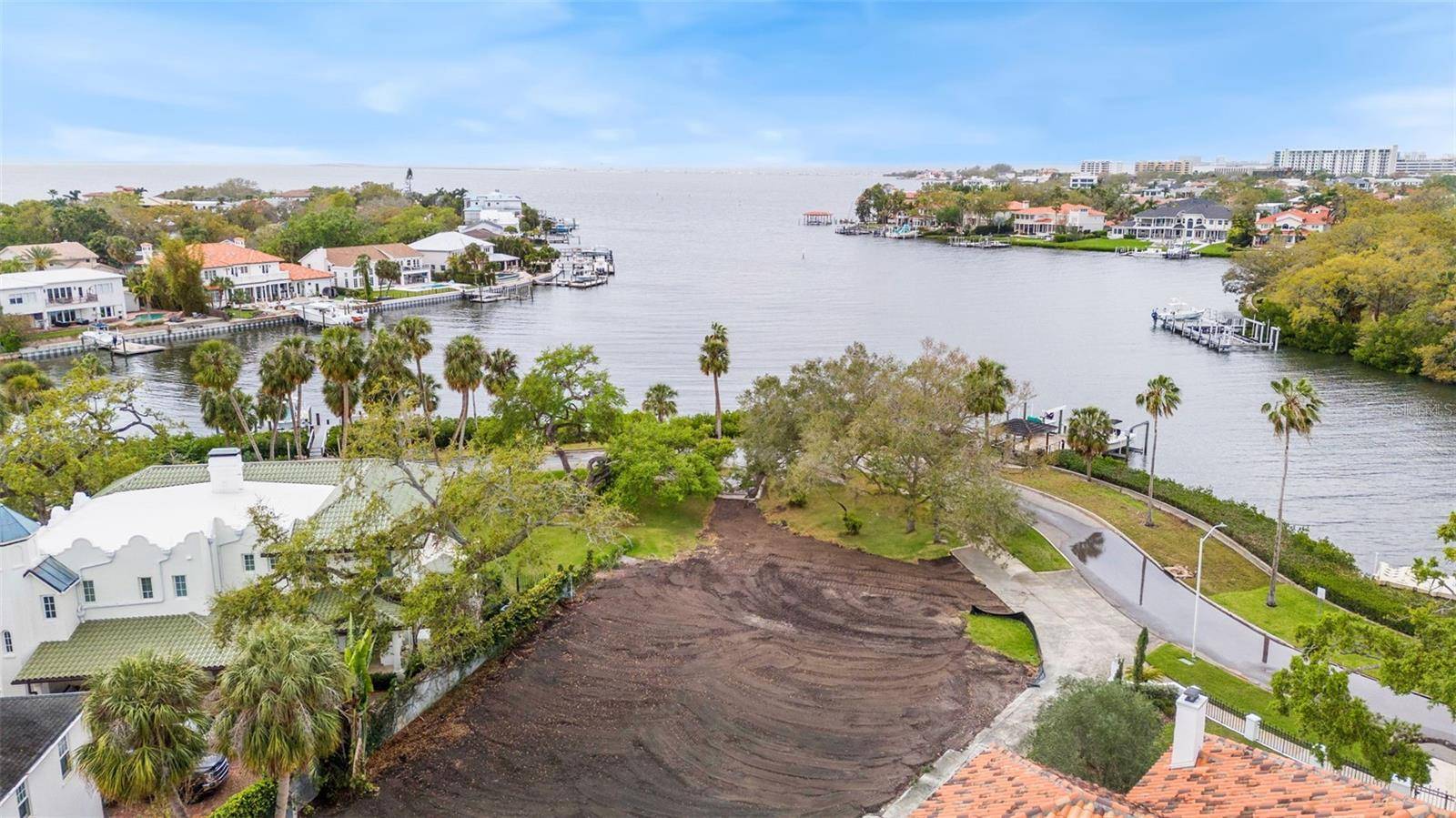 Tampa, FL 33609,824 S BAYSIDE DR