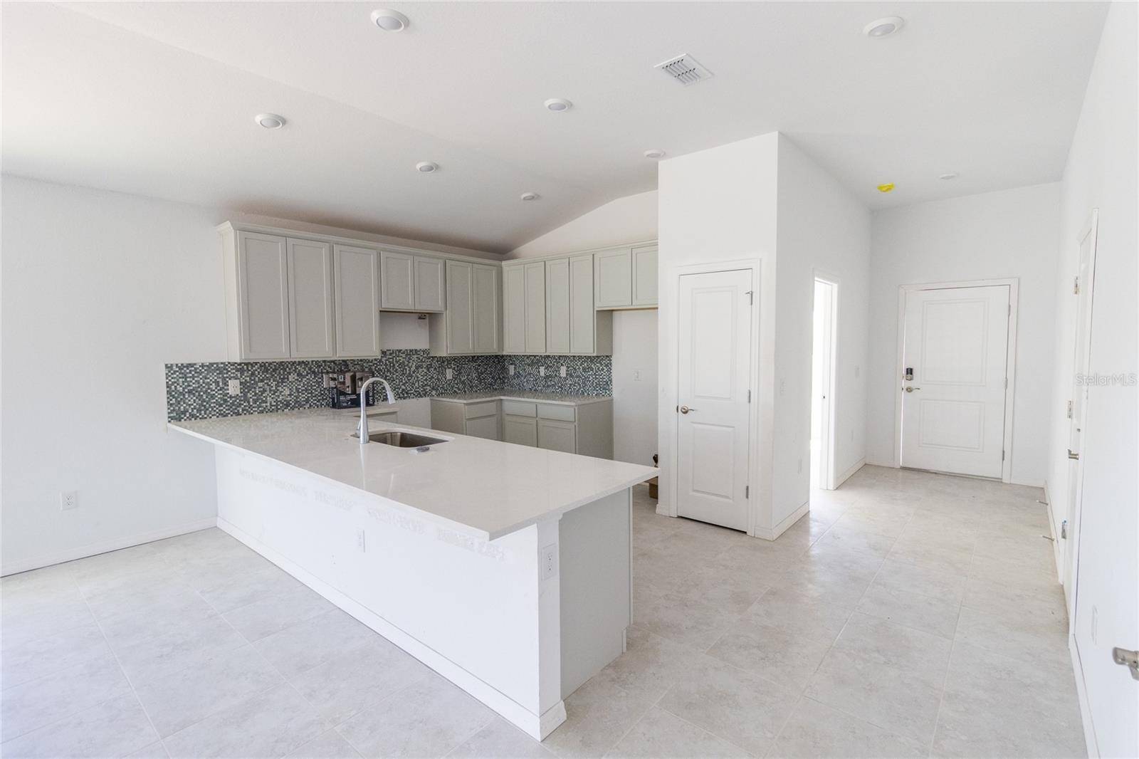 Rotonda West, FL 33947,434 ALBATROSS RD