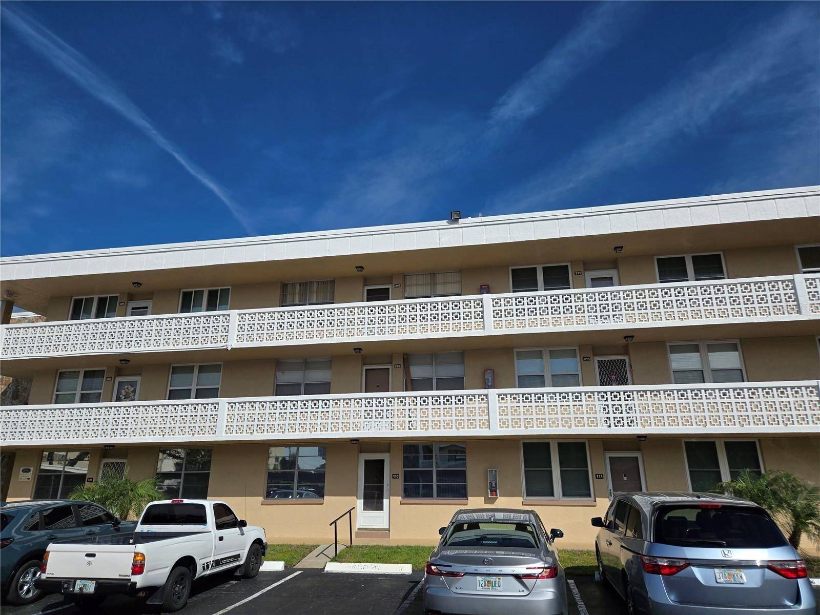St Petersburg, FL 33703,5095 BAY ST NE #310