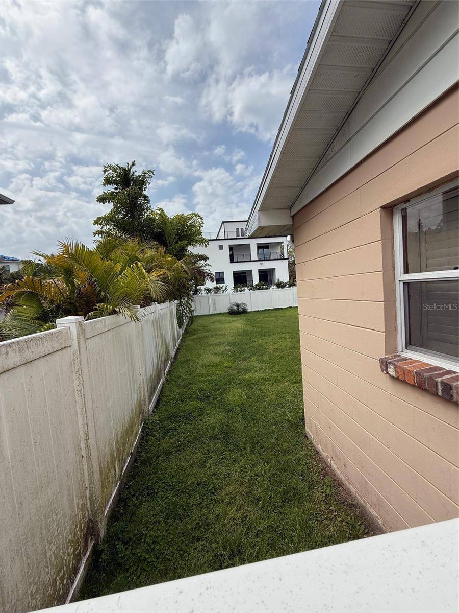 Tampa, FL 33609,205 S SHORE CREST DR