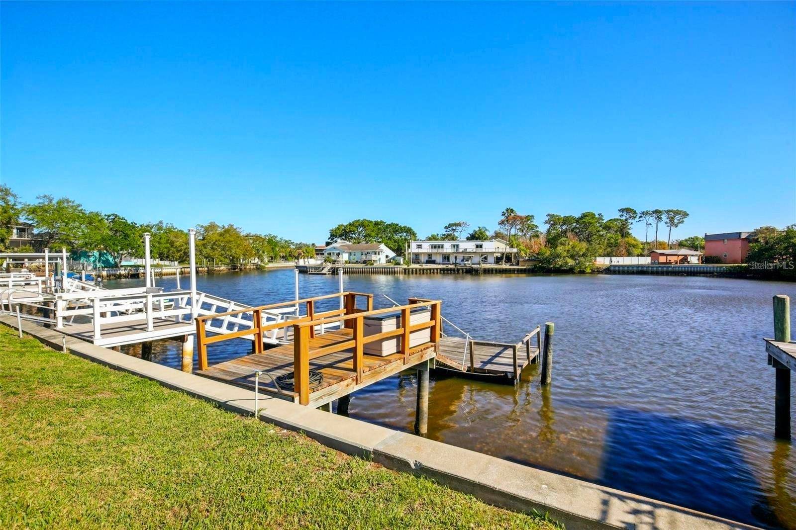 Palm Harbor, FL 34683,609 WESTWINDS DR #4