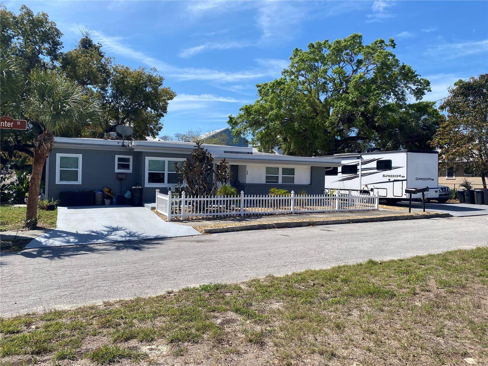 Tarpon Springs, FL 34689,126 E CENTER ST