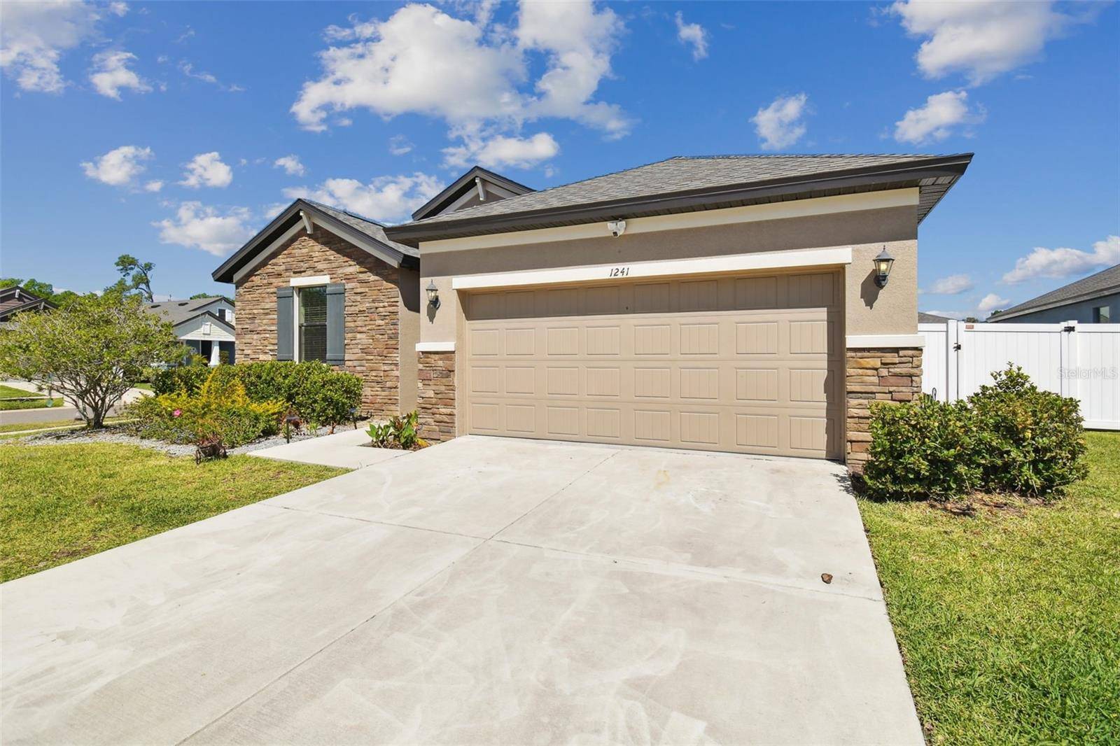 Seffner, FL 33584,1241 FLORABLU DR