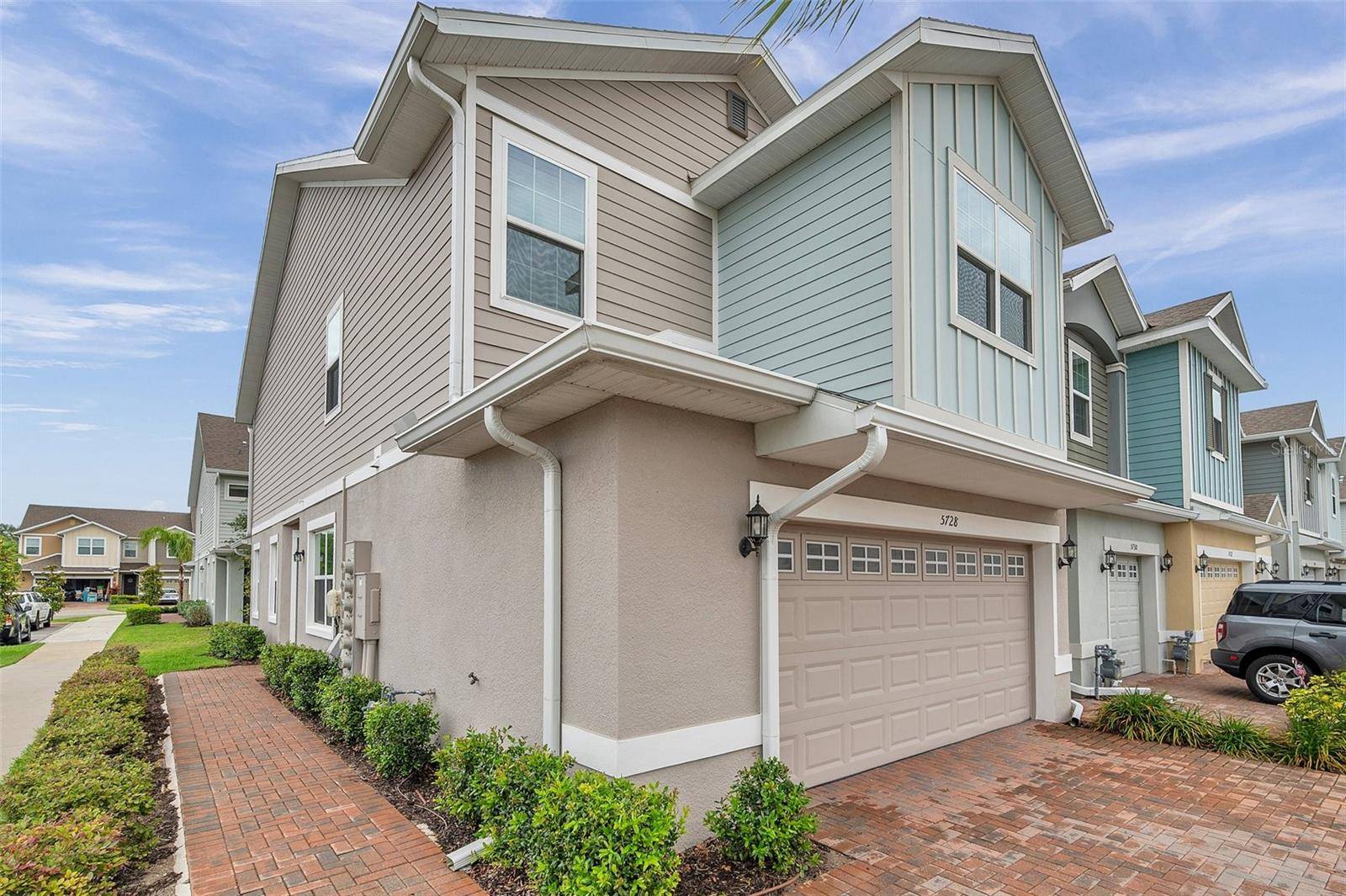 Lithia, FL 33547,5728 SKYTOP DR