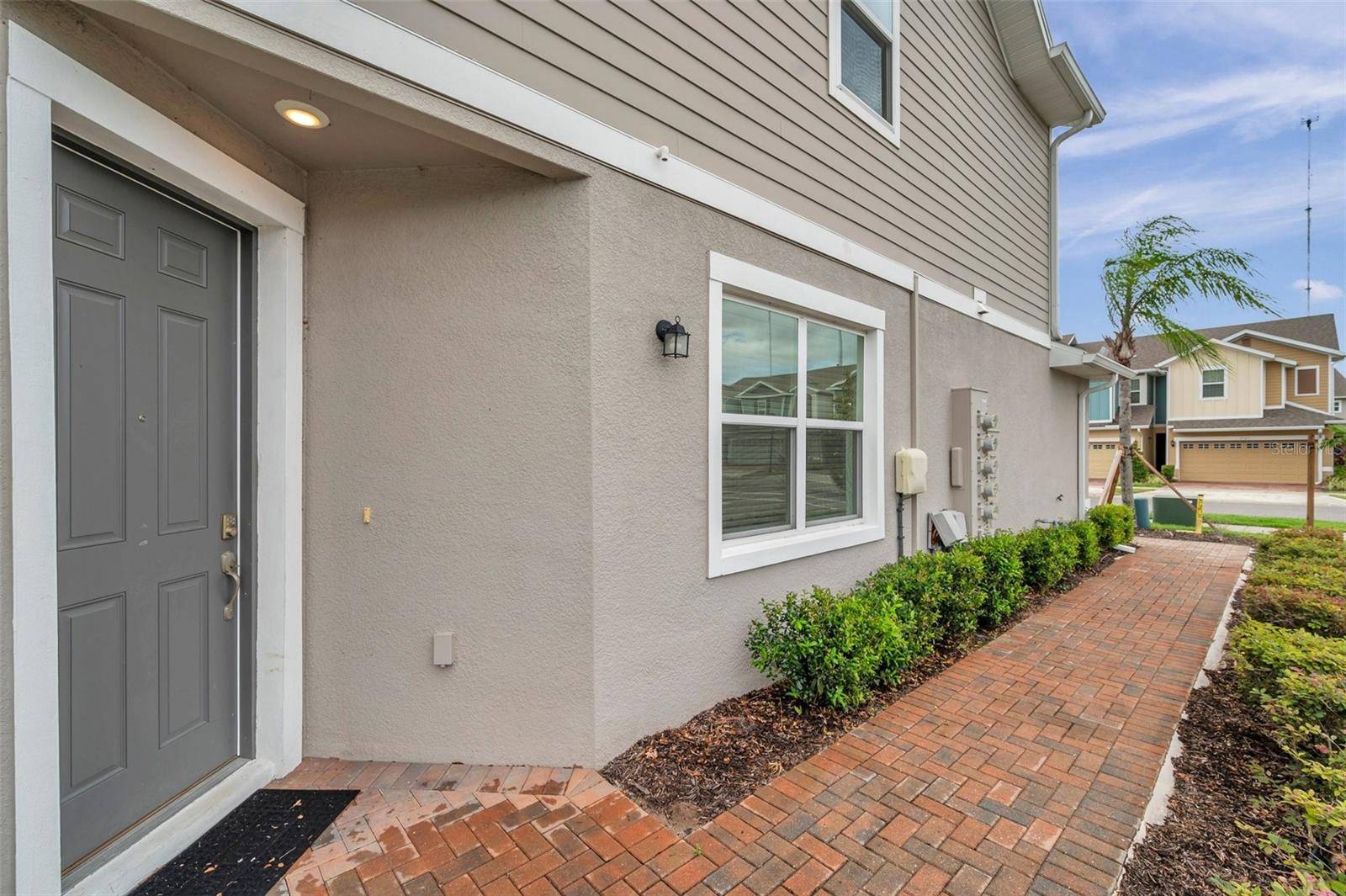 Lithia, FL 33547,5728 SKYTOP DR