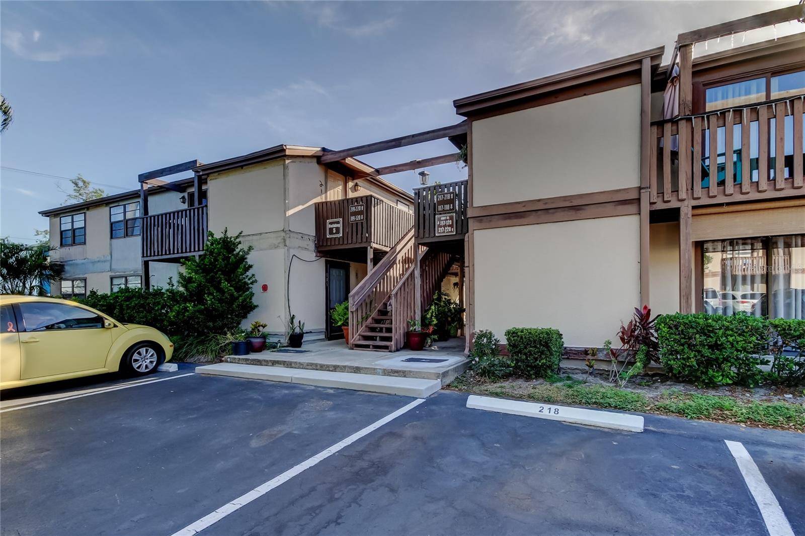 Bradenton, FL 34207,5026 WATER OAK DR #220