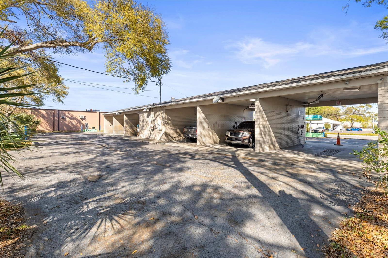 Largo, FL 33770,1496 SEMINOLE BLVD