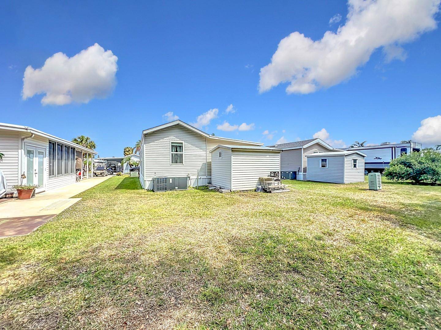 Frostproof, FL 33843,475 PINE LOOP